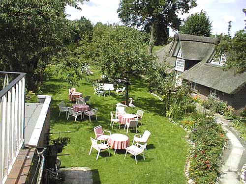 Garten2.JPG (60705 Byte)