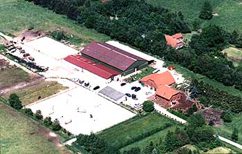 Grundst�ck-und-Reitplatz.JPG (28790 Byte)